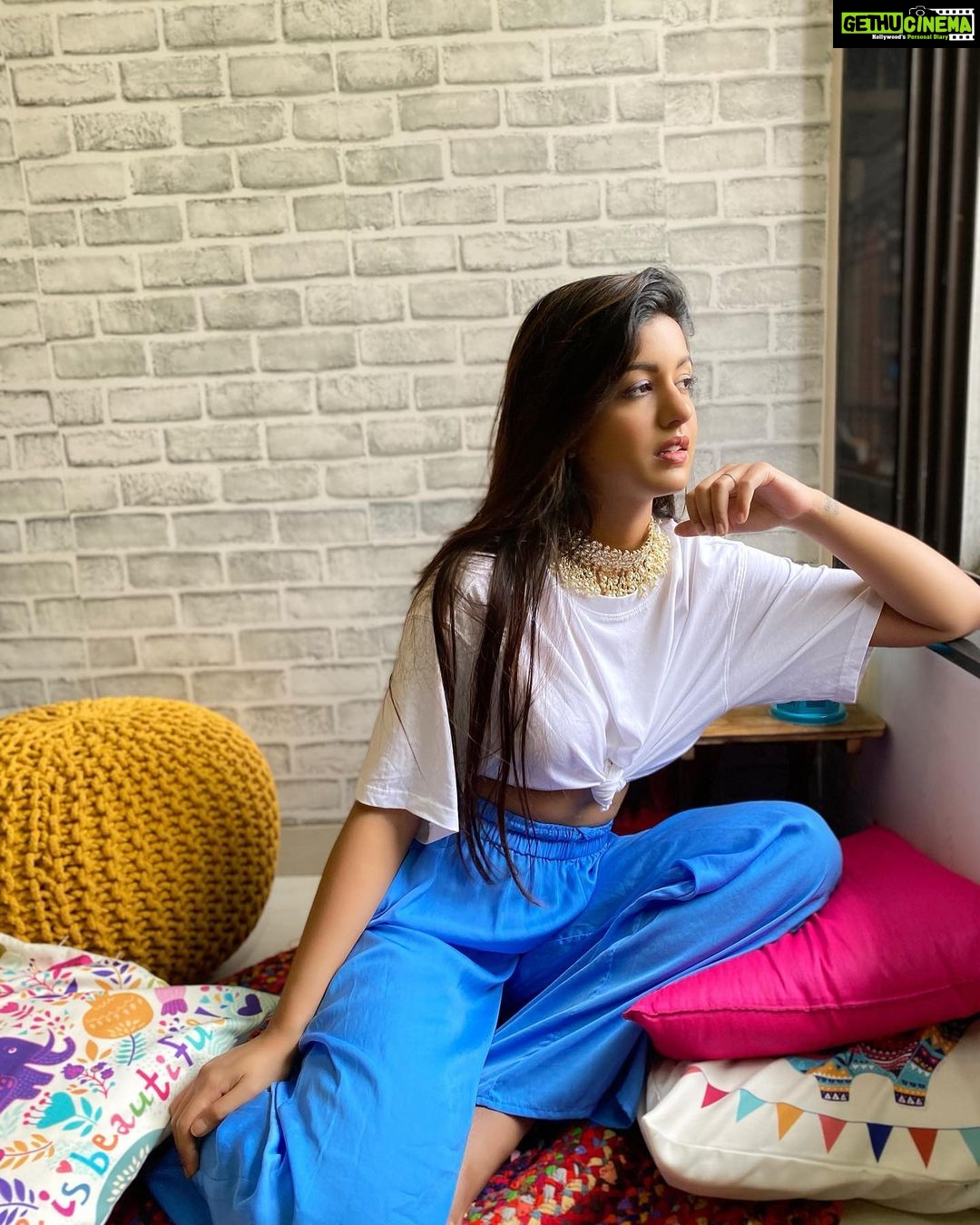 Ishita Dutta Instagram - Wake up ๐งก dress up ๐ make up ๐ cheer up โค๏ธ