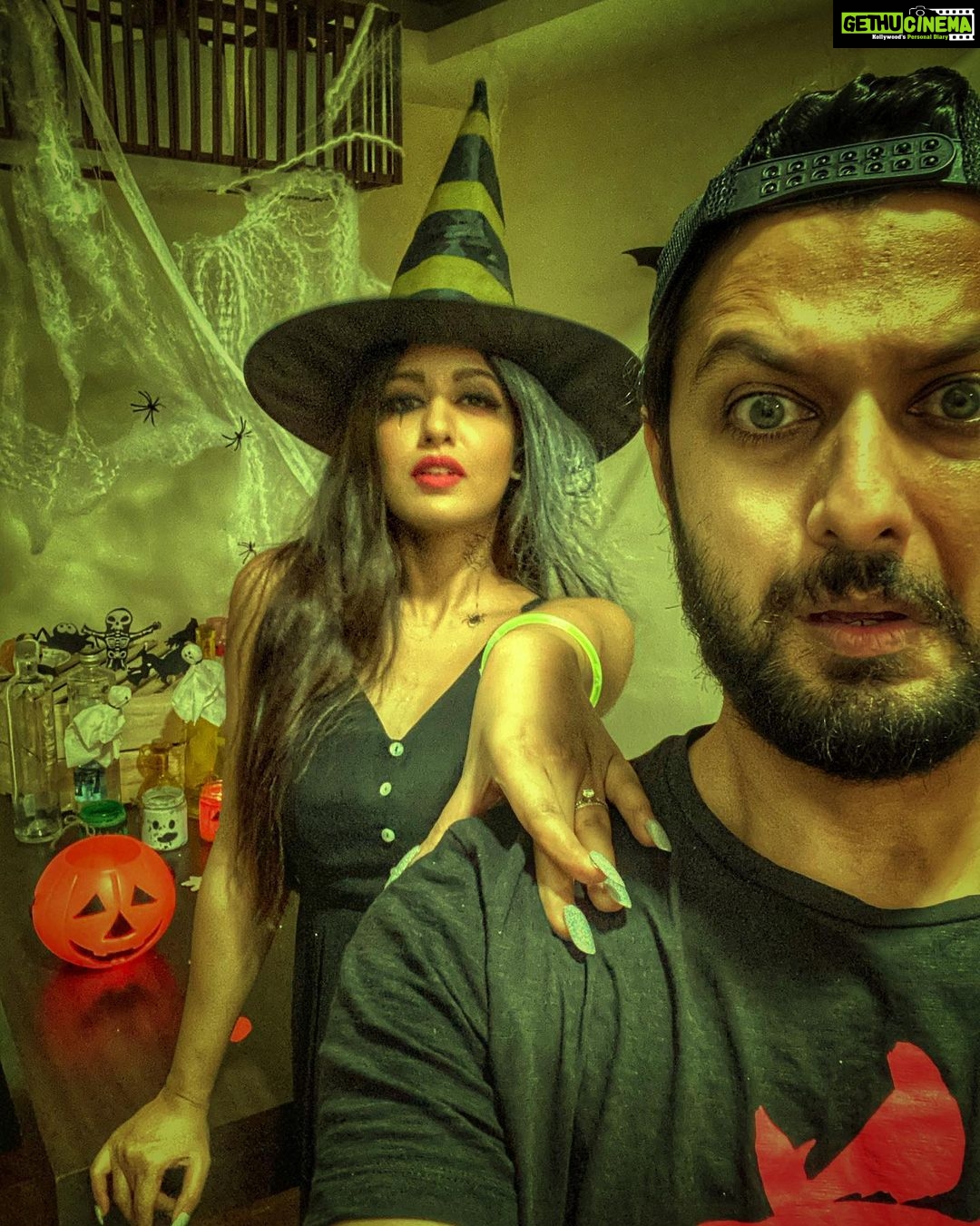 Ishita Dutta Instagram - You can run but u cannot hide.... @vatsalsheth ๐ง๐ผโโ๏ธ ๐งน