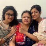 Ishita Dutta Instagram - #subhoshaptami 🙏🙏🙏 Wearing @styleinhand6