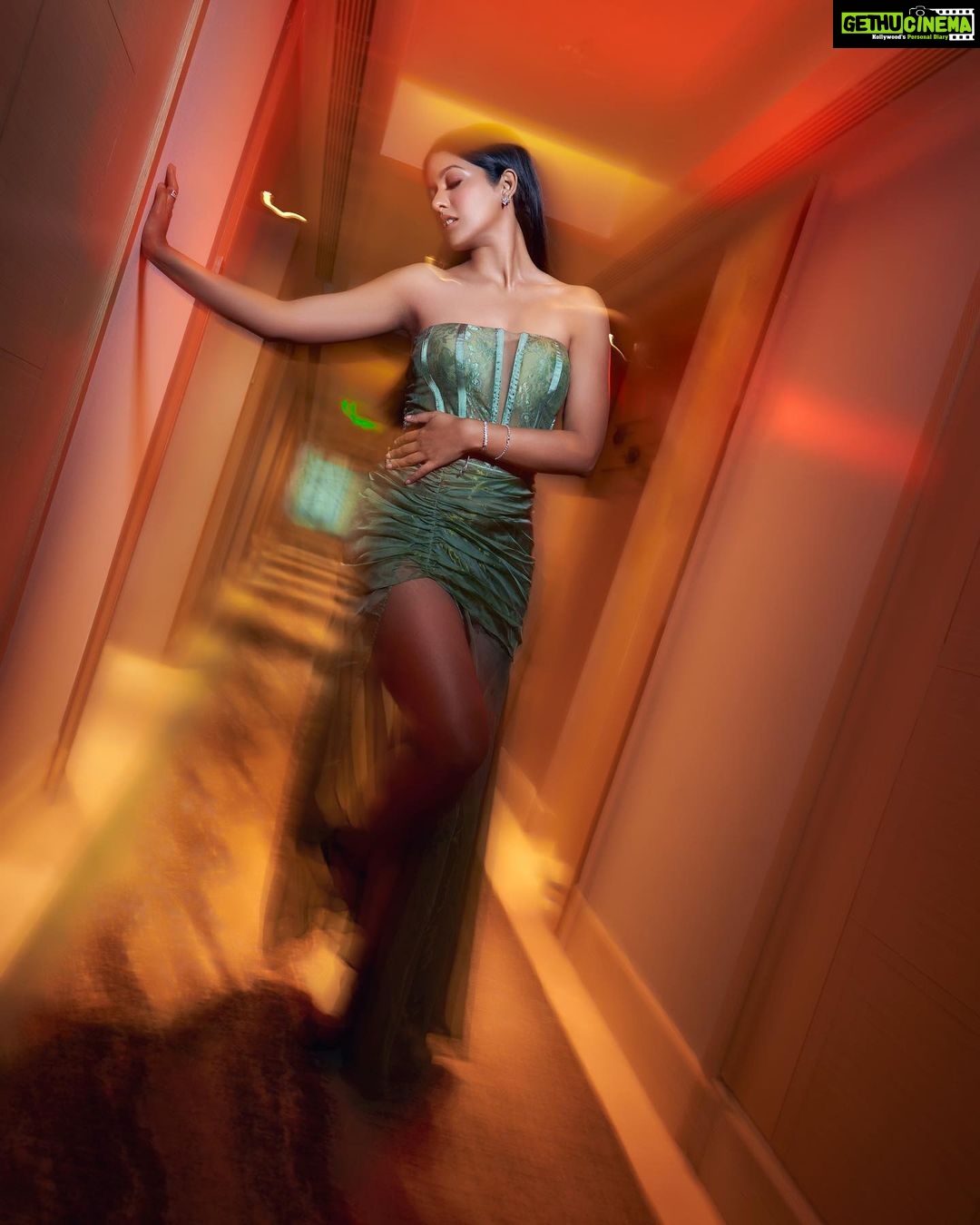 Ishita Dutta Instagram - Lovin the vibe…. ☘️ Styled by: @styleitupbyaashna Shot by: @yngtj Outfit: @nidhisanghvi__ Jewellery: @styleitupstudio Makeup: @meenalvidhani Hair: @makeupbyshaheenshaikh Retoucher: @omroopchandani Photo Assistant: @dhruwang9 Location: @radissongoregaon