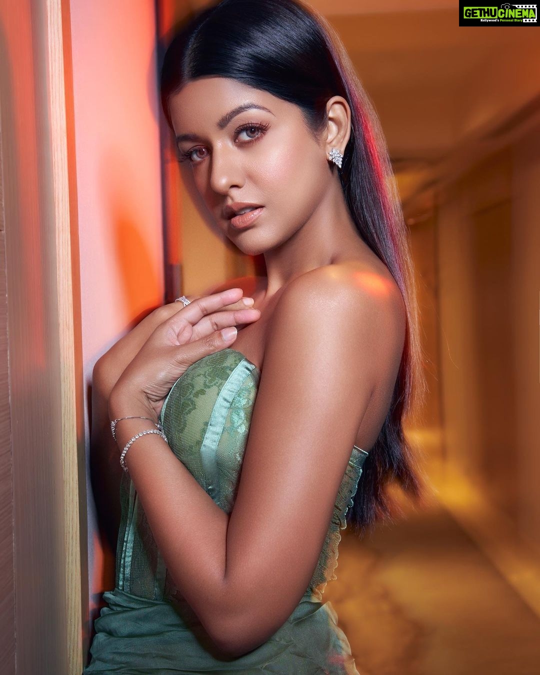 Ishita Dutta Instagram - Everything’s blurry but the feelings are real ✨ Styled by: @styleitupbyaashna Shot by: @yngtj Outfit: @nidhisanghvi__ Jewellery: @styleitupstudio Makeup: @meenalvidhani Hair: @makeupbyshaheenshaikh Retoucher: @omroopchandani Photo Assistant: @dhruwang9 Location: @radissongoregaon