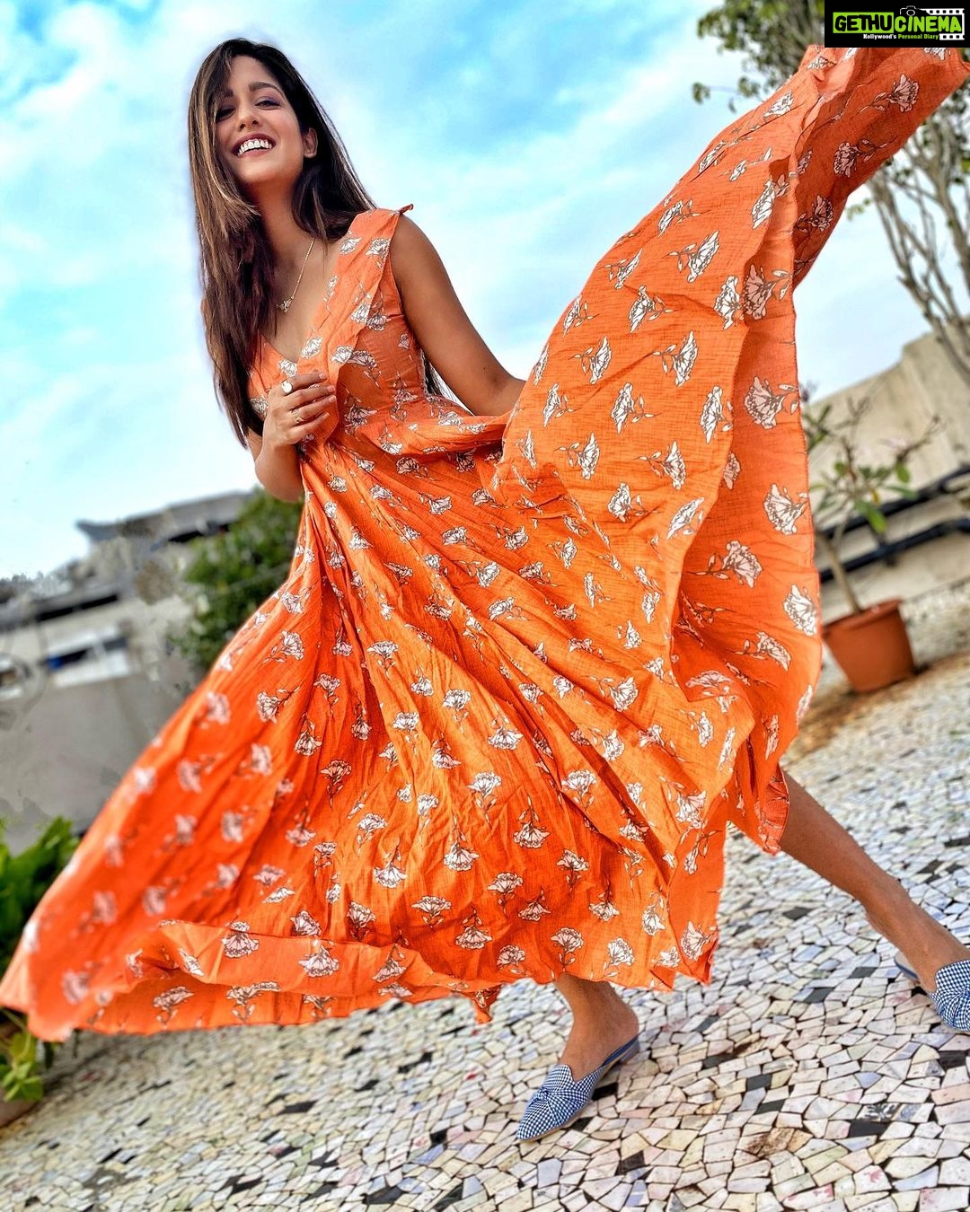 Ishita Dutta Instagram - My kind of Sunday 🧡 Wearing @bunaai Shoes @bowtoeshoes Accessories @klissaa_