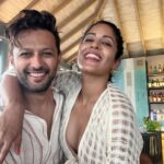 Ishita Dutta Instagram - Expectations vs Reality And a little something for the gram ❤️ Styled by: @styleitupbyaashna Shrug: @shivikaagarwalofficial Vakkaru Maldives
