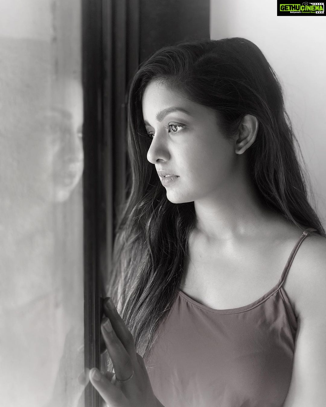 Ishita Dutta Instagram - #captionthis 🖤