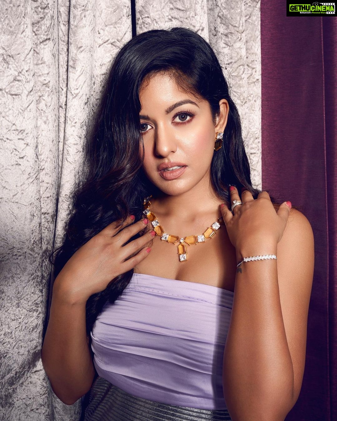 Ishita Dutta Instagram - I know you 💜 me Styled by: @styleitupbyaashna Shot by: @yngtj Outfit: @raman_malhi_official Necklace Set : @johoriindia Rings & Bracelet: @styleitupstudio Makeup: @meenalvidhani Hair: @makeupbyshaheenshaikh Retoucher: @omroopchandani Photo Assistant: @dhruwang9 Location: @radissongoregaon
