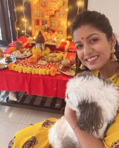 Ishita Dutta Instagram - Wish you all a happy Ganesh Chaturthi #ganapatibappamorya 🙏🙏🙏