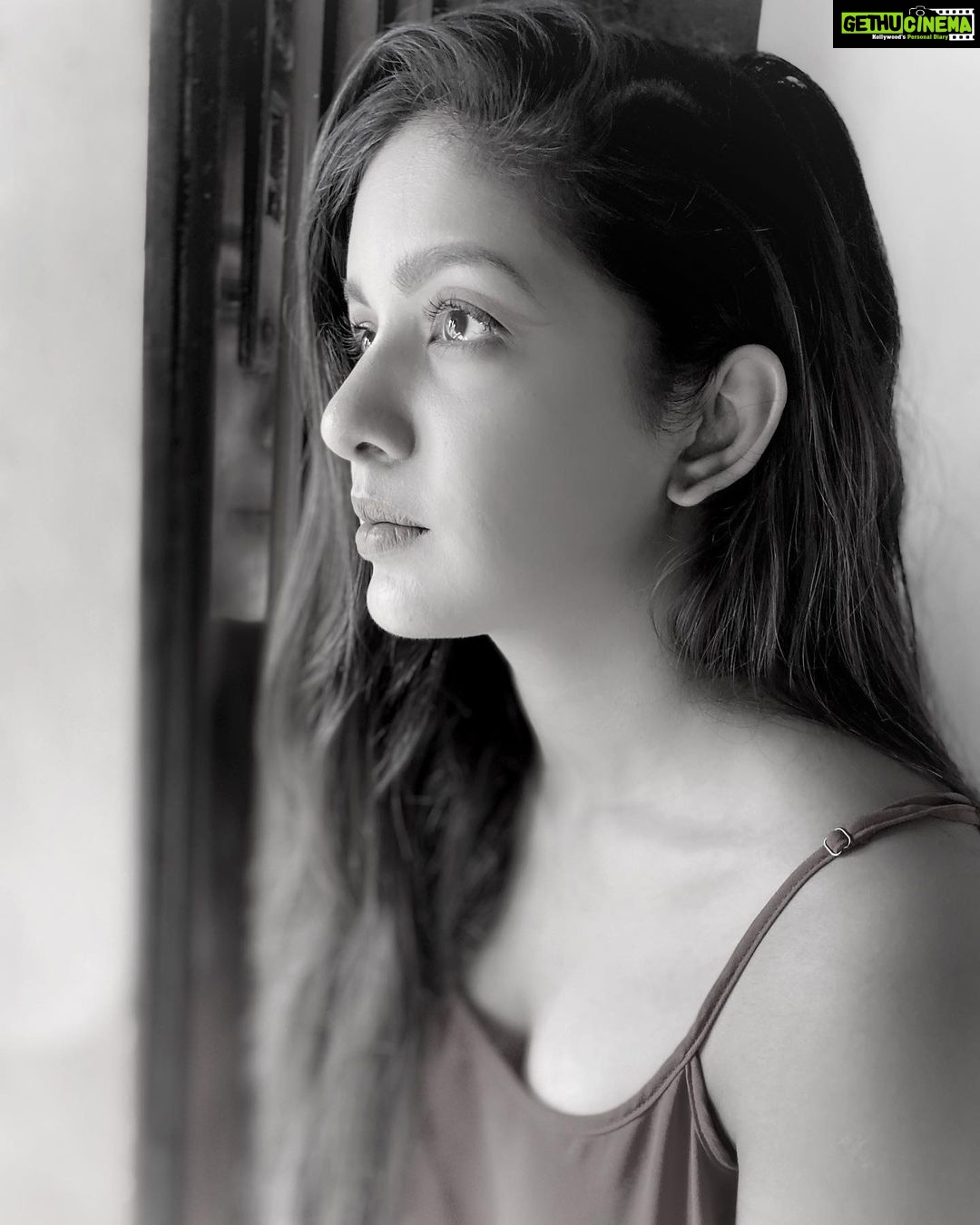 Ishita Dutta Instagram - #captionthis 🖤