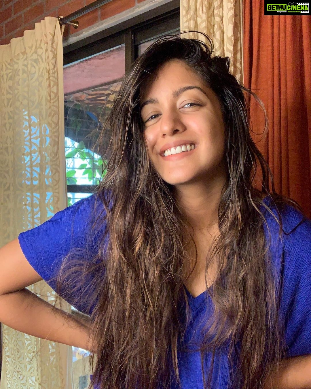 Ishita Dutta Instagram - Messy hair donβt care.... I need a cut...... maybe ππ½ββοΈ