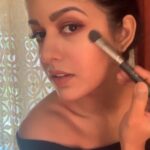 Ishita Dutta Instagram - Hope you like this look.... Products used: Foundation :Nars @narsissist Syracuse and Stromboli Powder: Laura Mercier Translucent @lauramercier Contour: Benefit Hoola Blush: Nars Brows: L’Oréal Brow stylist defines dark brunette Eyes: Huda Beauty Desert Dusk @hudabeauty Lips: Huda Beauty trophy wife liner Jefferee Star DESIGNER BLOOD Mascara: SmashBox Super Fan Highlighter: Fenty Beauty Hustla Baby @fentybeauty