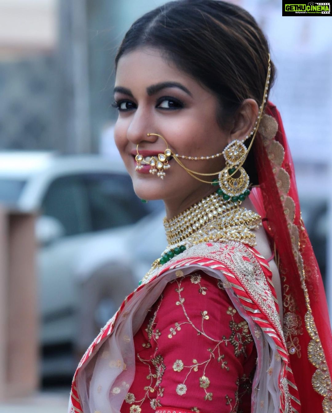 Ishita Dutta Instagram - #1yearofbepanahpyaarr Thanku again for all the love ❤️❤️❤️ #Pragati will always be very very close to my heart... sharing few of my fav looks from #bepannahpyaar Styled by @devikamm