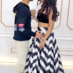 Ishita Dutta Instagram – Create your own version of #KuchTumharaKuchHamara and tag  @baba_beats_official  to get featured 

@vatsalsheth @ishidutta @iamsohamnaik @shakeelazmiofficial @harishsagane @sidhaantsachdev5 

Styled by @natashaabothra
With @simstyles20
Outfit @ranbirmukherjeeofficial 
Accessories @rubans.in
@oakpinionpr

#bababeats #newsong #musicvideo #vatsalsheth #ishitadutta #lovesong #romantic #couplesong #lovestory