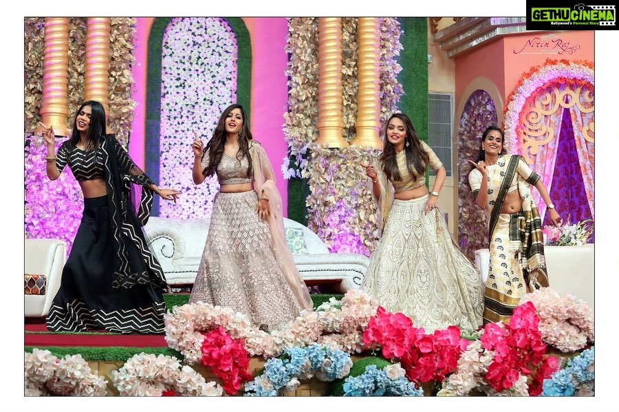Ishita Dutta Instagram - Can u guys guess the song??? #bhaikishaadi #priyush❤️ Wearing @jiyabyveerdesign @pragyasingh12 @truedreamerpiscean @pratyush_uday @dharnasinghania @facemuscleacrobat