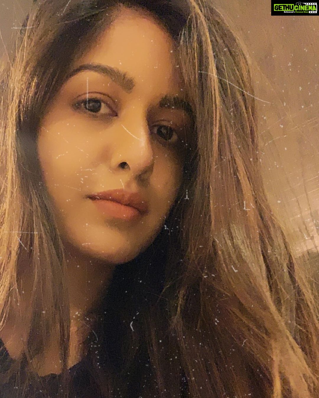 Ishita Dutta Instagram - Guess what am thinking??? The best 3 answers will get a shoutout on my story... #quarantineandchill