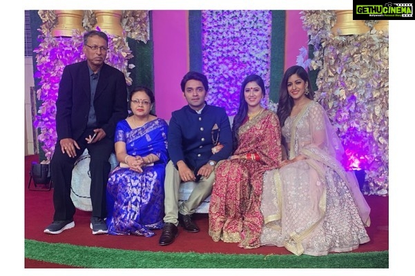 Ishita Dutta Instagram - Can u guys guess the song??? #bhaikishaadi #priyush❤️ Wearing @jiyabyveerdesign @pragyasingh12 @truedreamerpiscean @pratyush_uday @dharnasinghania @facemuscleacrobat