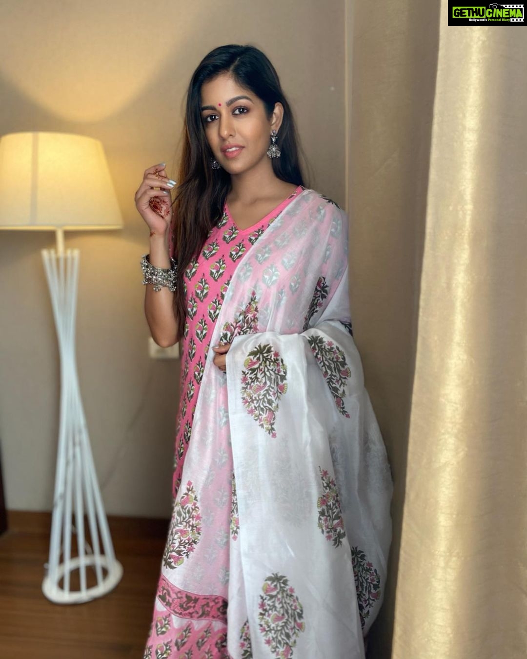 Ishita Dutta Instagram - It’s not always about the words. Sometimes it’s about the silence. -Madalyn Beck Wearing @aachho 🌸