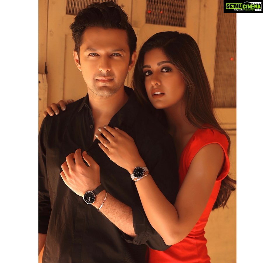Ishita Dutta Instagram - This Valentine’s day make it extra special with this cute I love you engraved bracelet from @danielwellington. Also, pair the bracelet with this fab watch. You can also use my code "ISHIDS" for an addition 15% benefit on your purchase #DanielWellington #fromDWwithlove