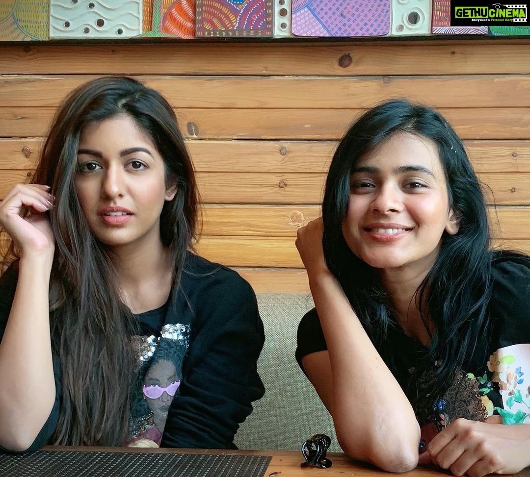 Ishita Dutta Instagram - Welcome to the dark side 1B πππ I love u more than I can express.. I just wanna tell u how proud I am of u... I wish u all the happiness and I know 2020 u gonna rock. To 13 years of friendship π₯ and to many more fake candids π Happy happy bday now letβs get drunk π₯΄π @ihebahp