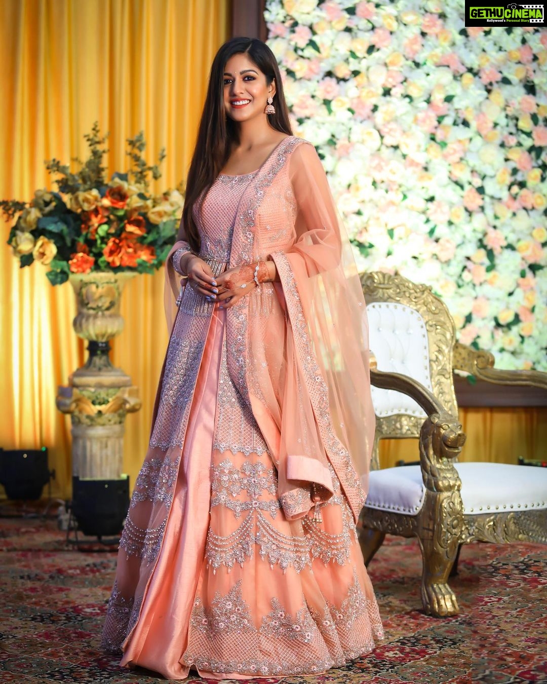 Ishita Dutta Instagram - 🌸🌸🌸 Wearing @jiyabyveerdesign
