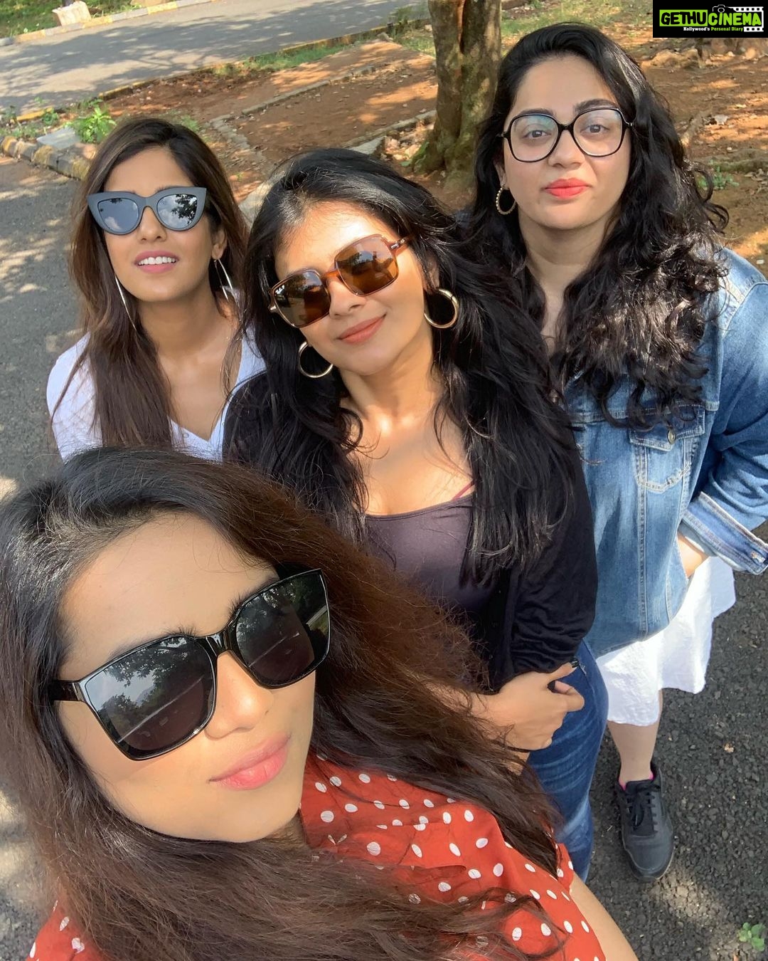 Ishita Dutta Instagram - #forever #love ❤️❤️❤️❤️ @usma_allabux @monajoshi @ihebahp