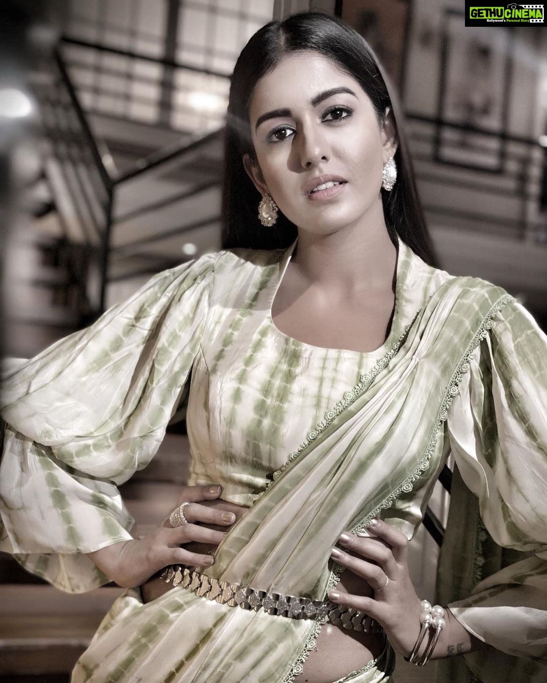 Ishita Dutta Instagram - My life.... wake up n make up 💄 Styled by @devikamm