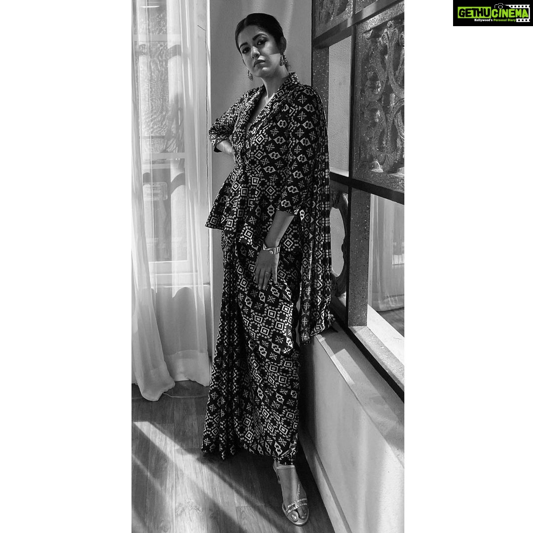 Ishita Dutta Instagram - 🖤🖤🖤 Pic by @manoj.chandila