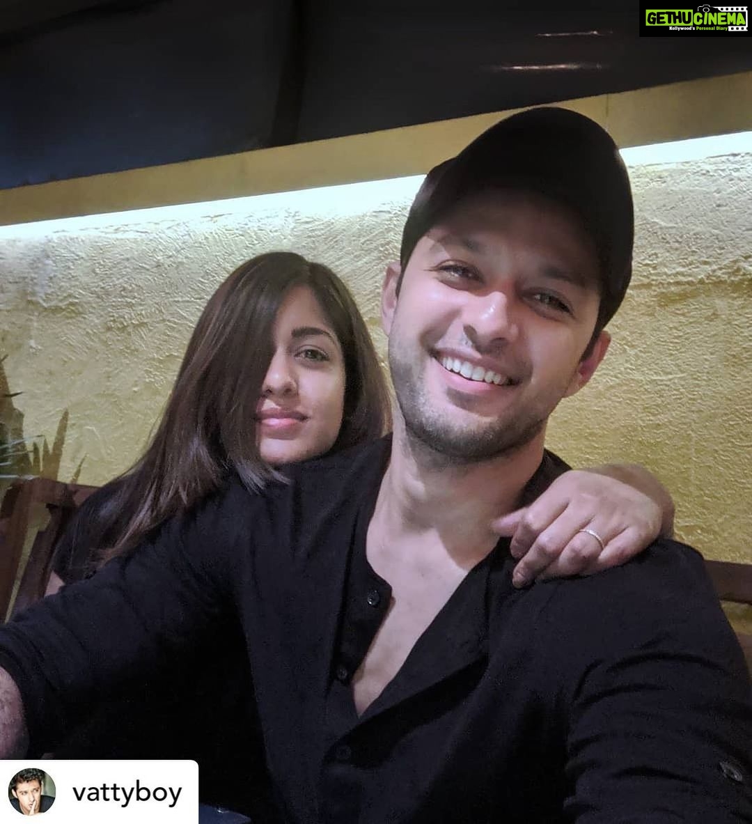Ishita Dutta Instagram - πππ #datenight Posted @withrepost β’ @vattyboy Good hair day & Bad hair day in one frame π©π»βπΌπ§’