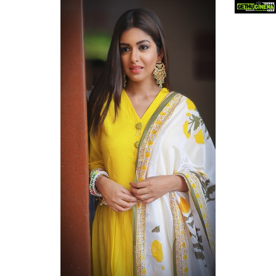 Ishita Dutta Instagram - 💛💛💛 Wearing @ambraee_ Clicked by @offical_sahibvohra