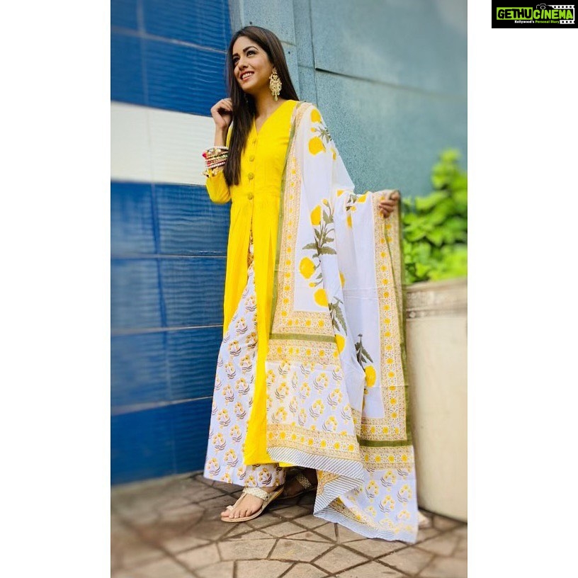 Ishita Dutta Instagram - 💛💛💛 Wearing @ambraee_ Clicked by @offical_sahibvohra