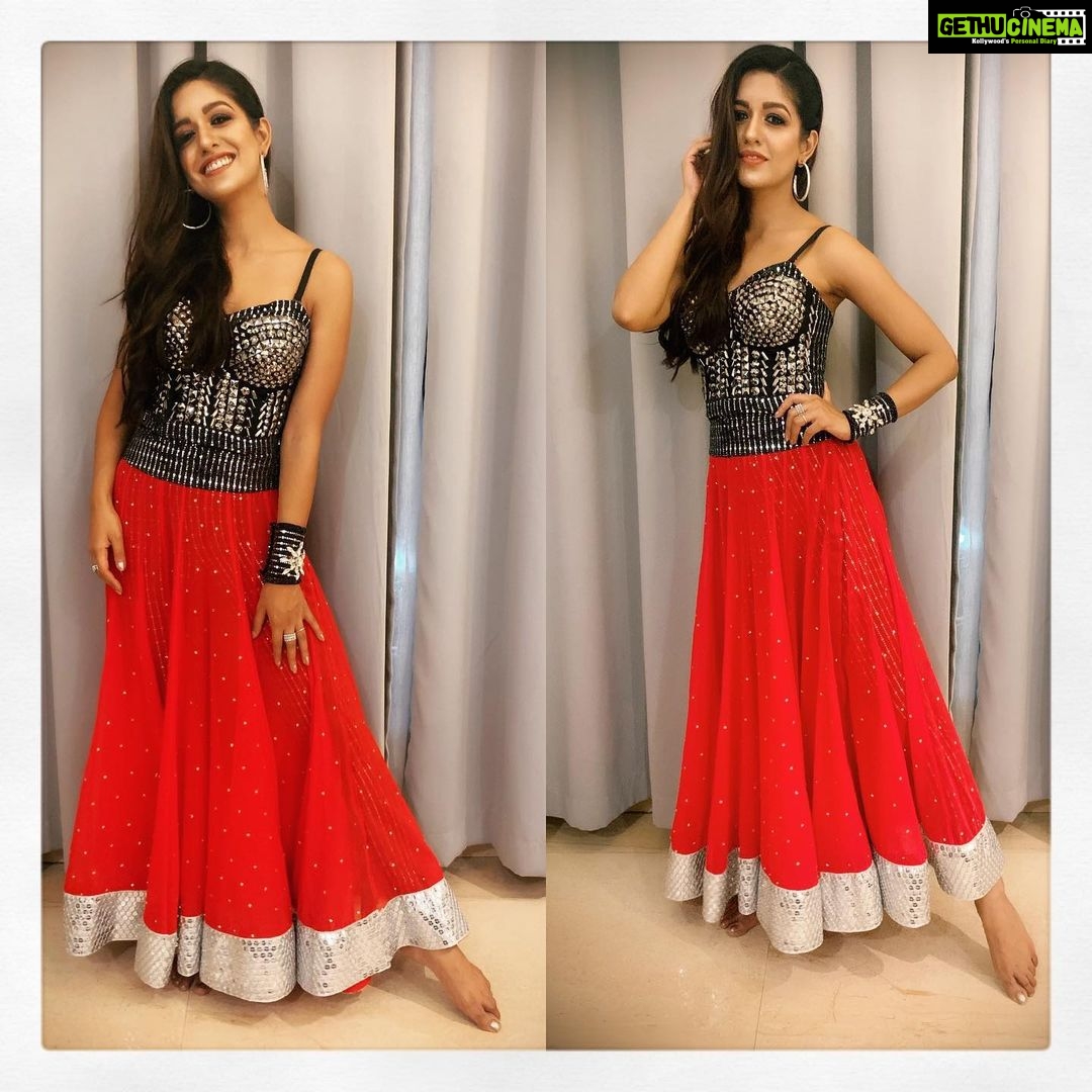Ishita Dutta Instagram - Wearing @shahbinals Makeup @mermaidwithabrush Hair @zenihairmakeup