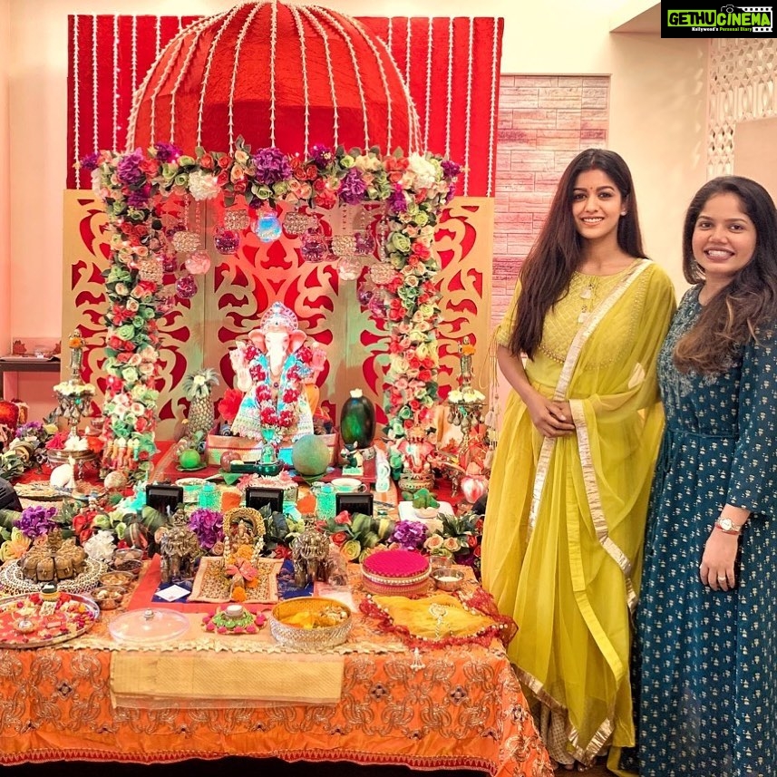 Ishita Dutta Instagram - #ganapatibappamoraya 🙏🏻 @kirtipanchal