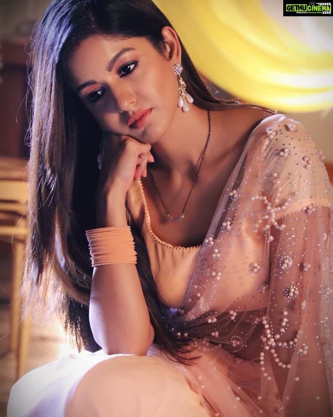 Ishita Dutta Instagram - #mood 🤓 Pic by @vikramyadavphotography 👗 @devikamm