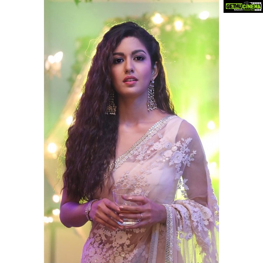 Ishita Dutta Instagram - #pragati #bepanahpyaarr ❤️♥️❤️ Thanku guys for all the love the posts, tags, messages.... just want to tel you that I love you all.... This was one of my favourite episodes I had a blast shooting for it hope you guys enjoyed it too. ♥️❤️♥️ 📸 @vikramyadavphotography Styled by @devikamm