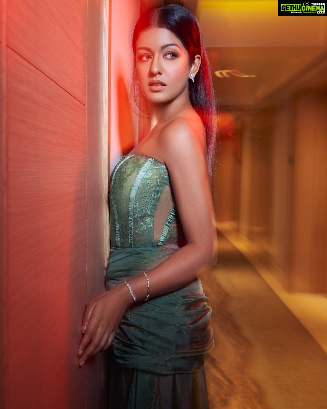 Ishita Dutta Instagram - Everything’s blurry but the feelings are real ✨ Styled by: @styleitupbyaashna Shot by: @yngtj Outfit: @nidhisanghvi__ Jewellery: @styleitupstudio Makeup: @meenalvidhani Hair: @makeupbyshaheenshaikh Retoucher: @omroopchandani Photo Assistant: @dhruwang9 Location: @radissongoregaon