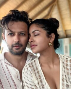 Ishita Dutta Instagram - Expectations vs Reality And a little something for the gram ❤️ Styled by: @styleitupbyaashna Shrug: @shivikaagarwalofficial Vakkaru Maldives