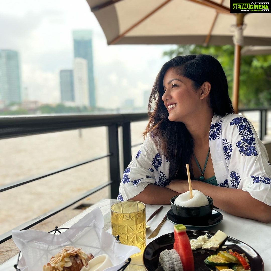 Ishita Dutta Instagram - Taking back home lot of memories and gifts π Thailand you were truly amazing. #bangkokdiaries @capellahotels @pickyourtrail #holidaydiaries #birthdaytrip #CapellaHotels #CapellaBangkok #UnwrapTheWorld #Pickyourtrail Wearing @myfywish @styling.your.soul