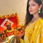 Ishita Dutta Instagram - #ganapatibappamorya 🙏 Happy Ganesh Chaturthi May Lord Ganesha bless you all with good Health, Wealth and Happiness. Wearing @tara_c_tara @maverick.communication01