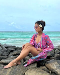 Ishita Dutta Instagram - Aahhh take me back please ❤️ Wearing @theboozybutton Shades @opiumeyewear