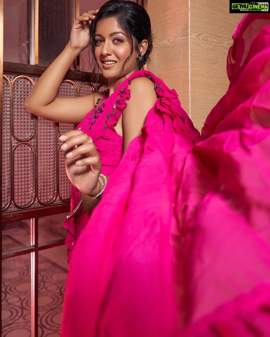 Ishita Dutta Instagram - Be you, the world will adjust ❤️ Styled by: @styleitupbyaashna Shot by: @yngtj Saree: @raasabysakshi Earrings: @johoriindia Rings: @styleitupstudio Makeup: @meenalvidhani Hair: @makeupbyshaheenshaikh Retoucher: @omroopchandani Photo Assistant: @dhruwang9 Location: @radissongoregaon