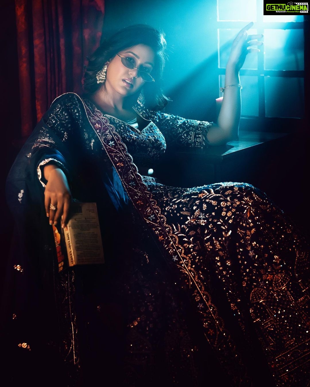 Ishita Dutta Instagram - #dabangvibes 😎 Direction and Photography - @thegreydot Styled by - @ria_ebrahimpurkar Retouched by : @gauravdoshi Make up by : @paramnc Hair by : @salmanhairstudio1 Outfit - @jiyabyveerdesignstudio Jewellery - @babitagrawaljewellery Team : @rajvisuals @aniket__jadhav Studio : @thegreydotstudio