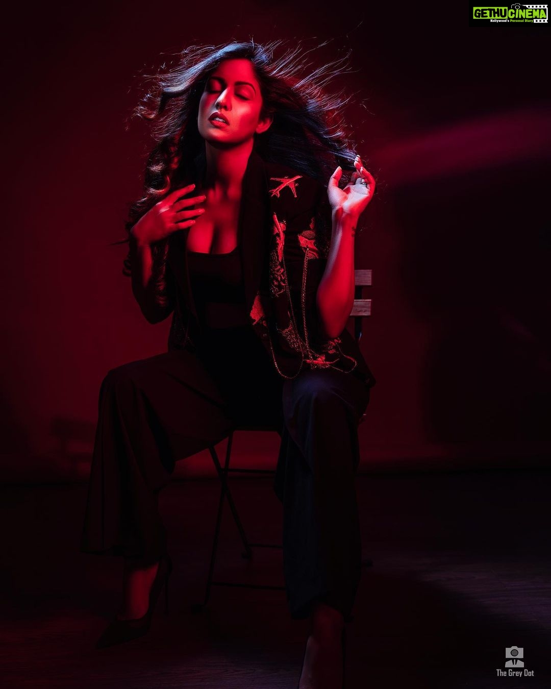Ishita Dutta Instagram - As If it wasn’t hot enough 😝 Direction & photography by - @thegreydot Styled by - @ria_ebrahimpurkar Retouched by : @gauravsdoshi Make up by : @paramnc Hair by : @salmanhairstudio1 Outfit - @shahinmannan @elevate_promotions Team : @rajvisuals @aniket__jadhav Studio : @thegreydotstudio