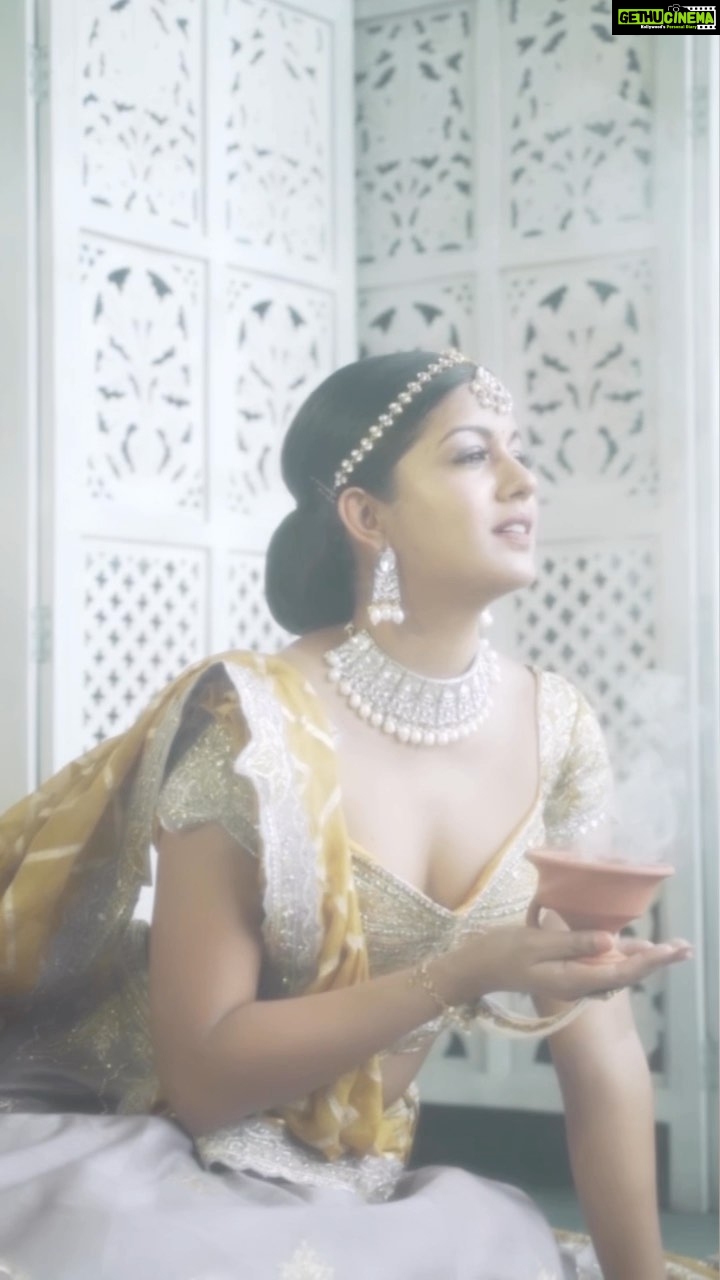 Ishita Dutta Instagram - Navratri ke Navrang Episode 4: Peela There is no other colour that brings out joy-fullness and vibrancy like Yellow. In the name of Maa Kushmanda, today I am decked up pretty in yellow to bring out the joy and enthusiasm of this festival. I hope and pray for such vibrancy in each of your lives and lots of happiness for the rest of the year. Styled by: @styleitupbyaashna Shot by: @nikhil.p.sawant Outfit: @emiraasbyindrani @indrani_designerstore Jewellery: @maxplus_jewels Hair & Makeup Team: @makeoverbysejalthakkar @celebsmakeupbysejal Caption credit: @beenthere_donethat2018 Location: @sayagrandresortthane #navratri #2022 #ishitadutta