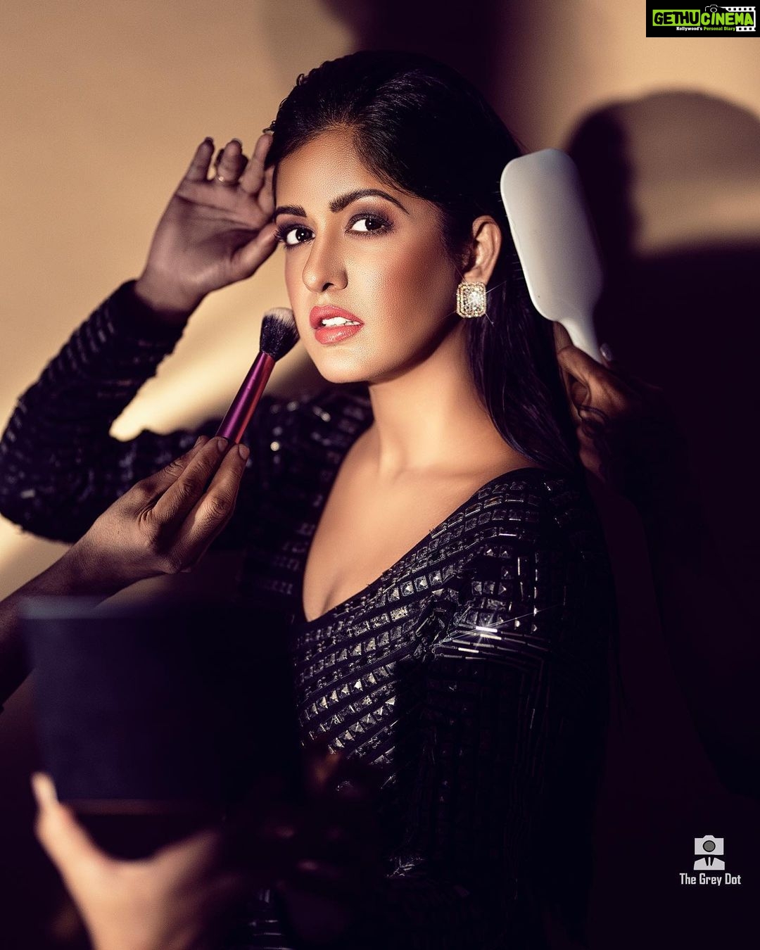 Ishita Dutta Instagram - But first makeup π Direction & Photography by - @thegreydot Styled by - @ria_ebrahimpurkar Make up by : @paramnc Hair by : @salmanhairstudio1 Outfit - @pryka_official Jewellery - @babitagrawaljewellery Retouched by : @gauravsdoshi Team : @rajvisuals @aniket__jadhav Studio : @thegreydotstudio