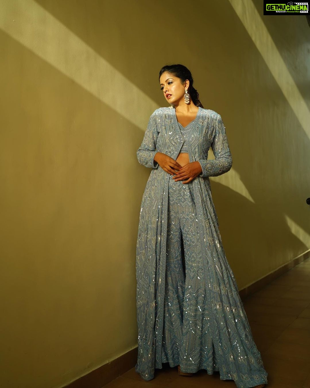 Ishita Dutta Instagram - Navratri ke Navrang Episode 3: Neela The colour Blue spells royalty and serenity. Applying this context to our lives will only create a sense of calmness and richness. So stepping into the avtaar of Maa Chandraghanta, I am adorning a royal blue today to keep my sense of royalty intact while maintaining the humbleness and calm in my life. Styled by: @styleitupbyaashna Shot by: @nikhil.p.sawant Outfit: @emiraasbyindrani @indrani_designerstore Jewellery: @maxplus_jewels Hair & Makeup Team: @makeoverbysejalthakkar @celebsmakeupbysejal Location: @sayagrandresortthane Caption credit: @beenthere_donethat2018 #navratri #2022 #ishitadutta