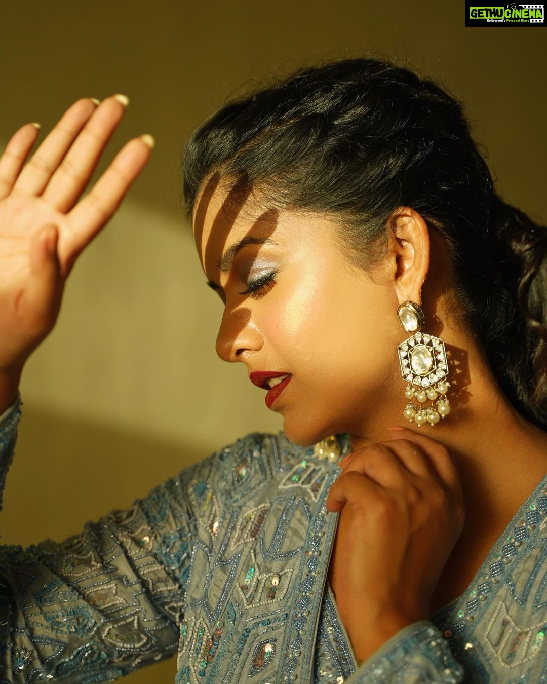 Ishita Dutta Instagram - Navratri ke Navrang Episode 3: Neela The colour Blue spells royalty and serenity. Applying this context to our lives will only create a sense of calmness and richness. So stepping into the avtaar of Maa Chandraghanta, I am adorning a royal blue today to keep my sense of royalty intact while maintaining the humbleness and calm in my life. Styled by: @styleitupbyaashna Shot by: @nikhil.p.sawant Outfit: @emiraasbyindrani @indrani_designerstore Jewellery: @maxplus_jewels Hair & Makeup Team: @makeoverbysejalthakkar @celebsmakeupbysejal Location: @sayagrandresortthane Caption Credit: @beenthere_donethat2018 #navratri #2022 #ishitadutta