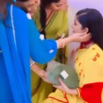 Ishita Dutta Instagram - This one will always be special ❤️ Thanku to each and everyone of you, my entire team of #thodasabaadalthodasapaani ❤️ Thanku @colorstv , @optimystixmedia , @vipuldshahofficial sir 🙏 Taking with me so many memories. Thanku to all my fans, anjol fans who gave us so much love ❤️ It’s never easy saying goodbye but yes it’s Kajol signing off and I will see you all soon ❤️❤️❤️ @sneharaikar @nehaharsora_ @vaibhavimahajan @itsshwetarastogi @thespianace @dingli7 @meghanjadhav @salinarandhawaofficial @ravimahashabde @karaansuchak @harshadaroraoficial @patralichattopadhyay @deepakdaryanii @sejalshah0703 @preeti_chaudharyy @muni.jha @bhaktirathod_official @jitentrehan @sanghvikenil Special thanks to Rohit sir @rohitdwi8 our director for being the best 😊
