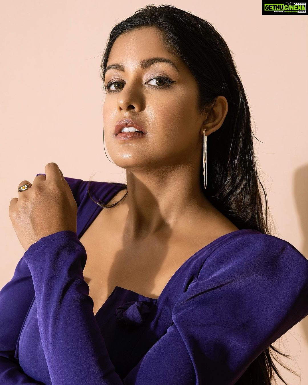 Ishita Dutta Instagram - Find comfort in the chaos… Styled by: @styleitupbyaashna Shot by: @kalyaam_2.0 Outfit : @ettikapoorofficial Jewellery: @blingthingstore Hair & Makeup by: @makeupbyheenal Location: @mymotifsstudios Retouch: @rajivshoots.official