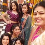 Ishita Dutta Instagram - So this is the last reel on set of TBTP with my girl gang🥺 Gonna miss you all big time🤗🤗🤗 @itsshwetarastogi ❤ @vaibhavimahajan ❤ @nehaharsora_ ❤ @dingli7 u r missing in this Reel ❤ #ThodaSaBaadalThodaSaPaani #rockingmukherjees #onset #reelitfeelit #instareels #girlgang #girlsrock