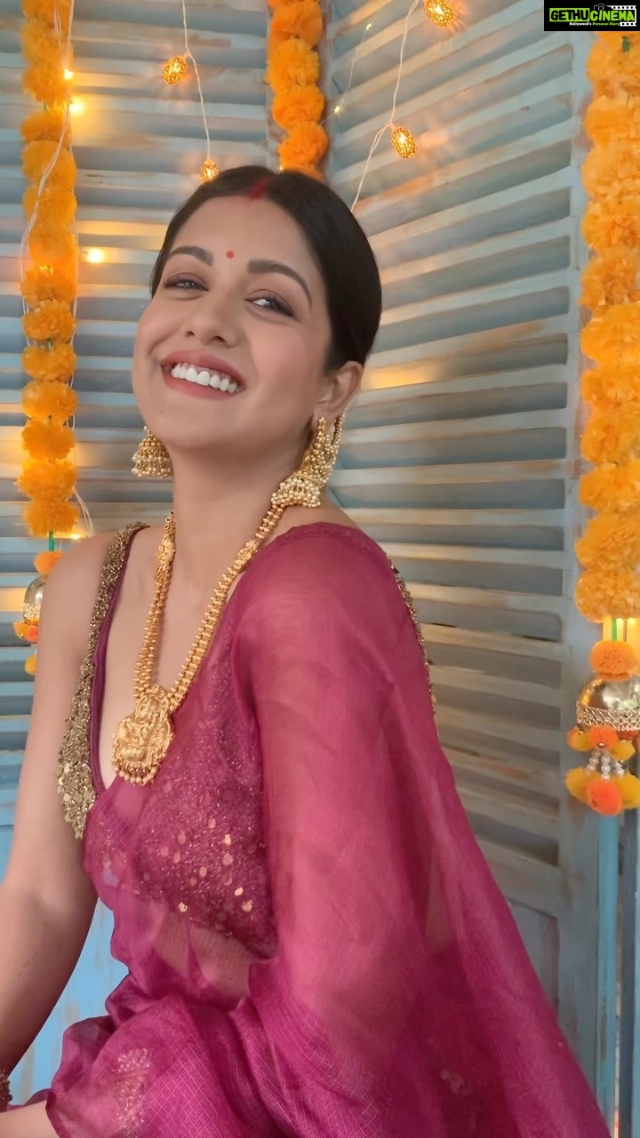Ishita Dutta Instagram - #Collab With Karwa Chauth just round the corner I wanted my skin to look bright and radiant like never before. @garnierindia's vitamin c range helps you achieve bright, supple & glowing skin in no time. Backed with best of science 🧪 & the goodness of nature🍃, this range has become my go to for instant glow. ⭐ The serum fades dark spot in just 3 days of using it, I've experienced it myself! ⭐ Their newest launch the Serum Gel Moisturizer and I'm so impressed with it's texture, it's so light weight, non-sticky and gives your skin 12 hour oil control ⭐ The BB Cream not only gives your skin 8 hour moisturization but also has SPF 24 , it brightens skin & gives it an even tone #Garnier #BrightComplete #Serum #Gel #Moisturizer #BBCream #VitaminC #Dullness #DarkSpots