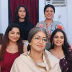 Ishita Dutta Instagram - Cutest Granny 😁😁😍😍 #trending #trendingreels #reelitfeelit #ThodaSaBaadalThodaSaPaani #greenroomstories #rockingmukherjees #girlgang #girlsrock #sneharaikar . . @ishidutta @itsshwetarastogi @vaibhavimahajan @nehaharsora_