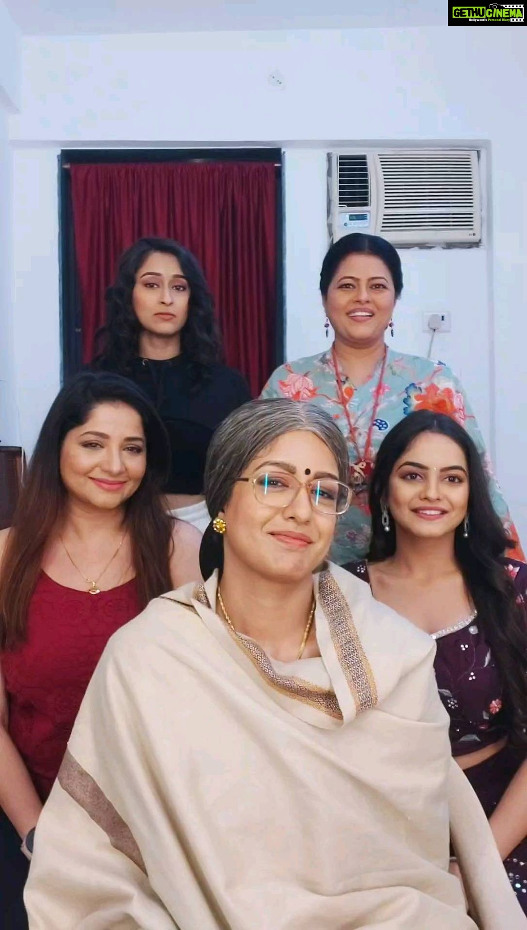Ishita Dutta Instagram - Cutest Granny 😁😁😍😍 #trending #trendingreels #reelitfeelit #ThodaSaBaadalThodaSaPaani #greenroomstories #rockingmukherjees #girlgang #girlsrock #sneharaikar . . @ishidutta @itsshwetarastogi @vaibhavimahajan @nehaharsora_